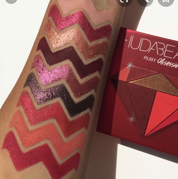 HUDA Beauty Ruby obsession eye shadow - Picture 5 of 9
